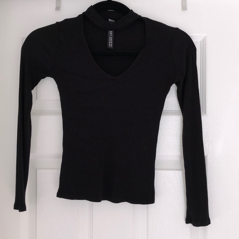 Design Lab Lord & Taylor Choker Long Sleeve Top